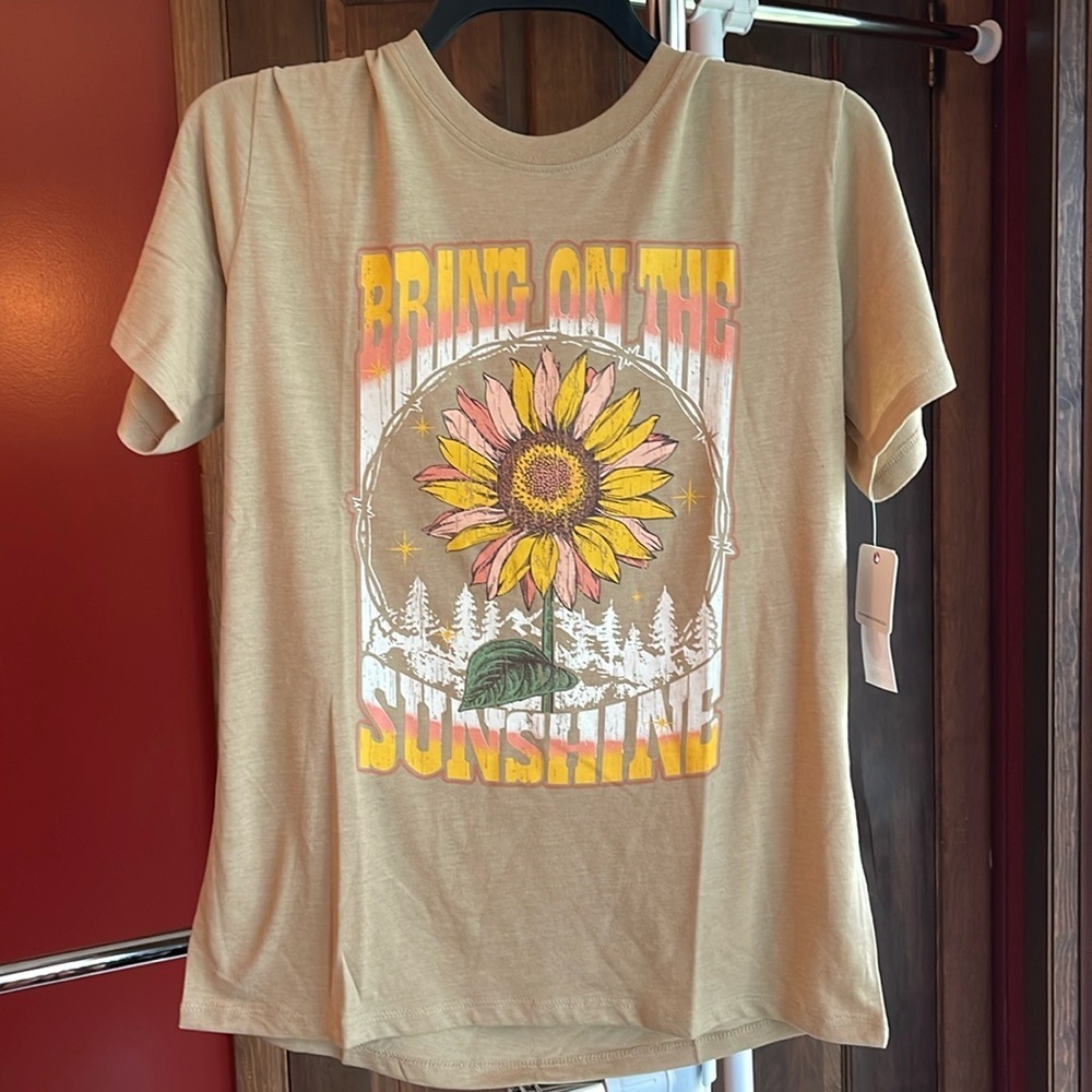 Rebellious One Graphic tshirt - Picture 2 of 6